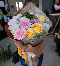 Букет цветов из:  Герберы, Розы и Хризантемы в Пышме