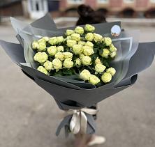 Букет Белые кустовые розы Солинеро в Пышме