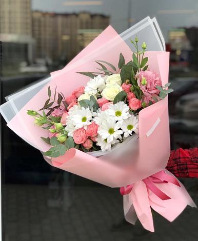 Букет цветов из: Розы, Лизиантусы и Хризантемы в Пышме